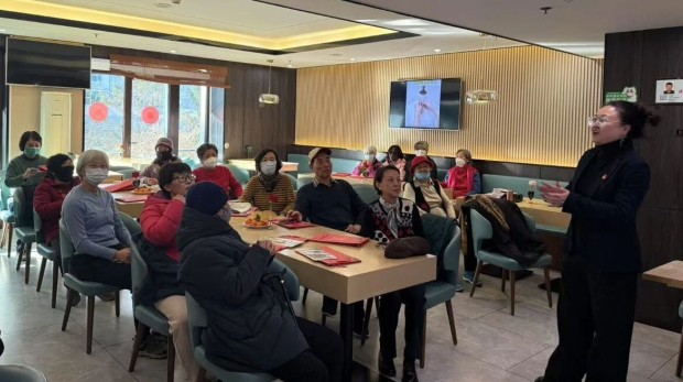 新闻资讯丨银龄雅韵，邂逅温情时光——北京丰瑞宾馆携手社区打造“丝巾美学课堂”以服务解锁品质生活新体验